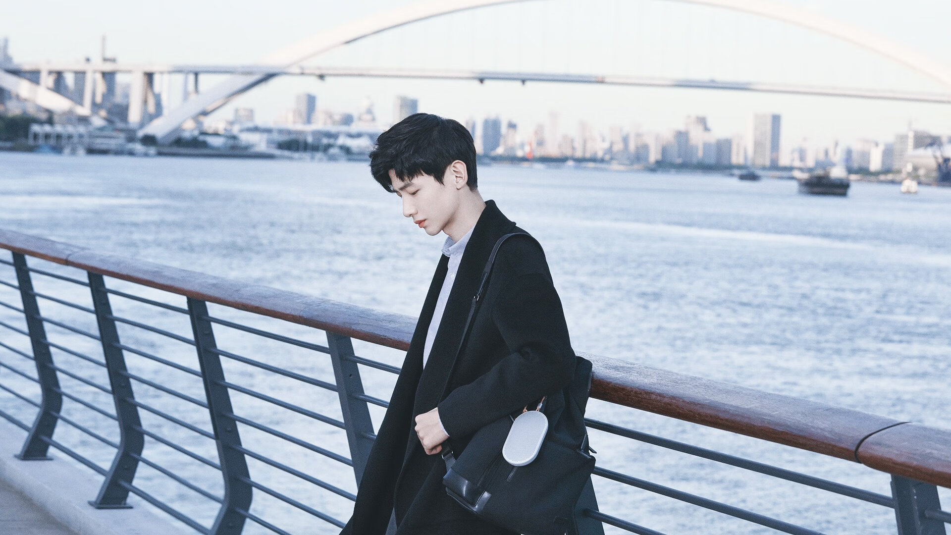 熊猫体育全站-“腰旗美式橄榄球：东部新区赛场成全民热议的运动话题”