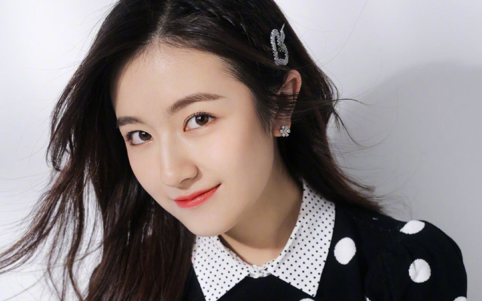 熊猫体育APP-跨界合作推出足球文化主题的文创产品，市场潜力巨大，足球文化创意秀